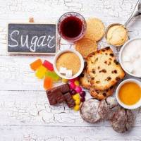 Dlaczego tyjemy od cukru: Zrozumienie szkodliwego wpływu napojów słodzonych